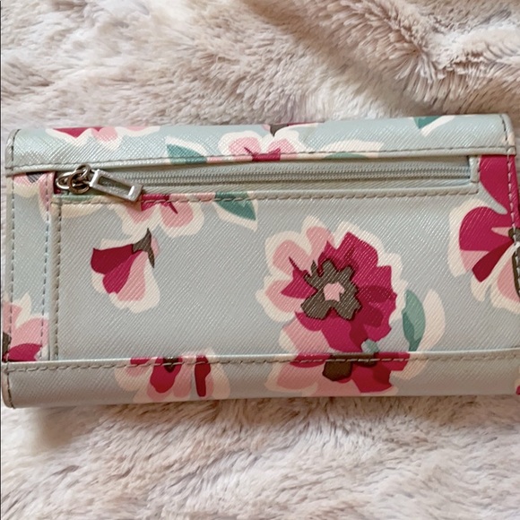A GUESS los angles 1981 floral wallet! - Picture 2 of 2